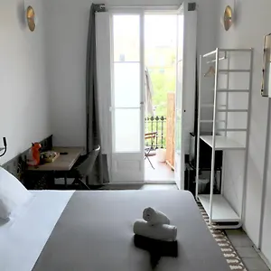  بيت شباب فابريزيو بيتيت إسبانيا
